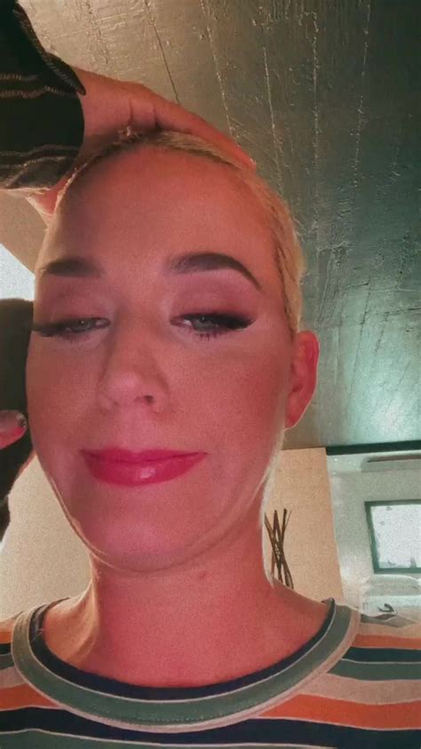 Katy Perry Rips Off Her Black Wig To Reveal Her Real Hair And Admits Everything Is Fake After