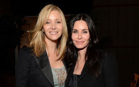 Lisa Kudrow Vs Courteney Cox Get Their Fresh Faced Look