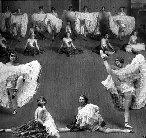 Cancan Vintage Dance Moulin Rouge Cabaret