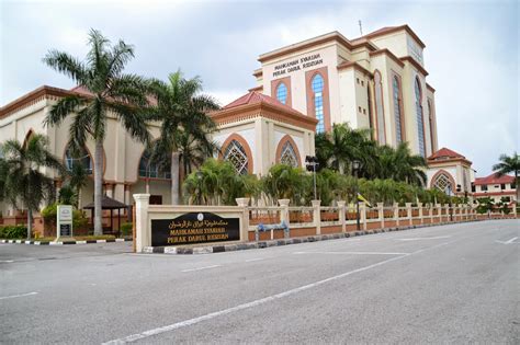 Esta rota tem um ganho de elevação de aproximadamente 0 m e é classificada com dificuldade fácil. Jabatan Kehakiman Syariah Perak: Alamat