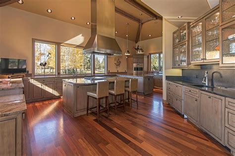Tribune content agency is now syndicating stacker slideshows and galleries Gourmet Kitchen in Luxury home in Bend Oregon | Luxury Retreat