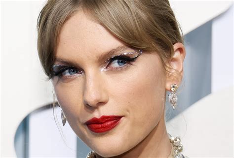 Taylor Swift Eyeliner The Liquid Liner Behind Swift S Famous Cat Eye Beauty Crew