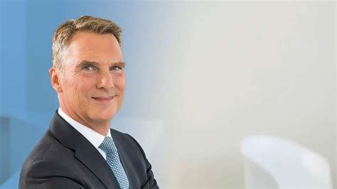 Klaus patzak, ende juni beim lichtkonzern osram als finanzchef ausgeschieden, ist mit einem goldenen handschlag in höhe von insgesamt 5,6 millionen euro gegangen. Neuer Finanzvorstand bei Schaeffler
