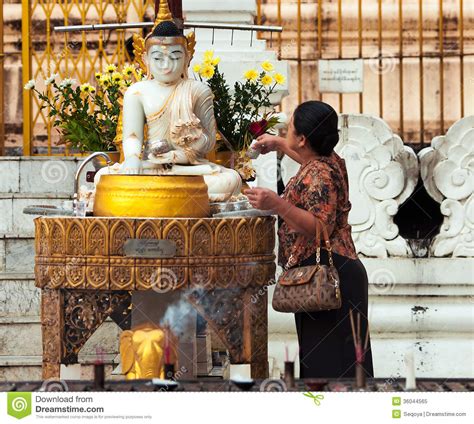 Shwedagon Pagoda November 30 Editorial Image Image Of Shwedagon