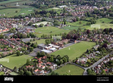 Luftaufnahme Der Outwood Academy Ripon School Mit Ripon Gymnasium Im