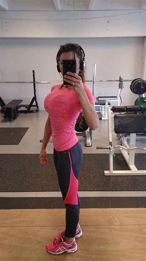 Busty Fit Girl Gym Selfie Beautiful Women Pinterest