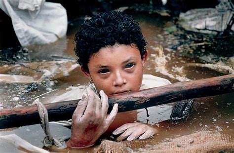 Omayra Sánchez Excruciating Story And Photos Of A Girl Who Was Trapped In Mudflow