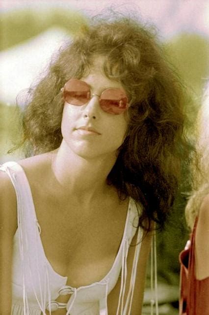 Grace slick, one of the first female rock stars, was the lead singer of the bands jefferson airplane and jefferson starship. Grace Slick Pictures. Hotness Rating = 7.73/10