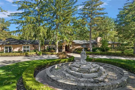 Photo 5 of 5 in This Greater Detroit Home, Asking $1.1M, Will Have Your