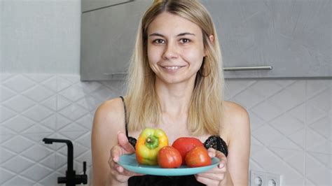 Premium Photo Woman Holding Plate With Fresh Vegetables And Smiling