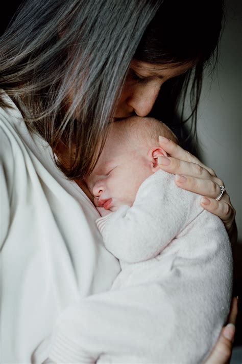 In Home Newborn Photography In 2020 Lifestyle Newborn Photography