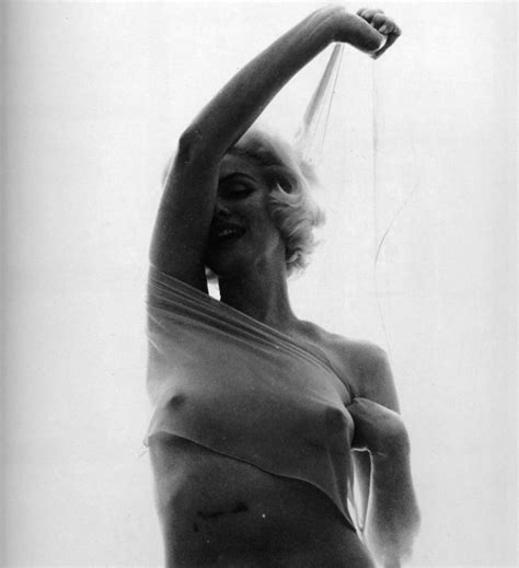 Naked Marilyn Monroe Added By