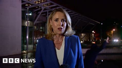Cyclist Falls Into Water During Sarah Smiths Live News Report Bbc News