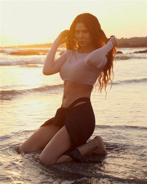 Photo Gallery Actress Sonam Bajwa Showed Her Glamorous Avatar On The Beach See Her Stunning