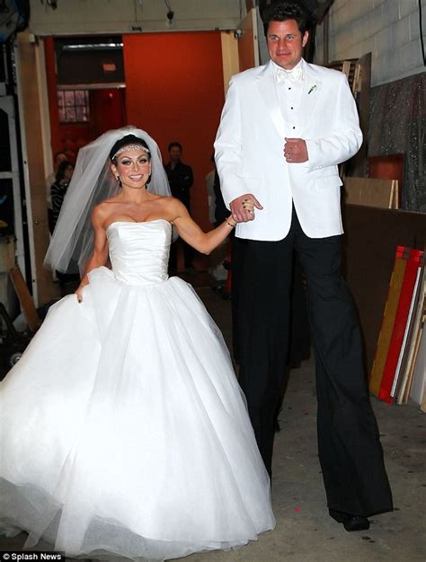 Https://tommynaija.com/wedding/kelly Ripa Wedding Dress