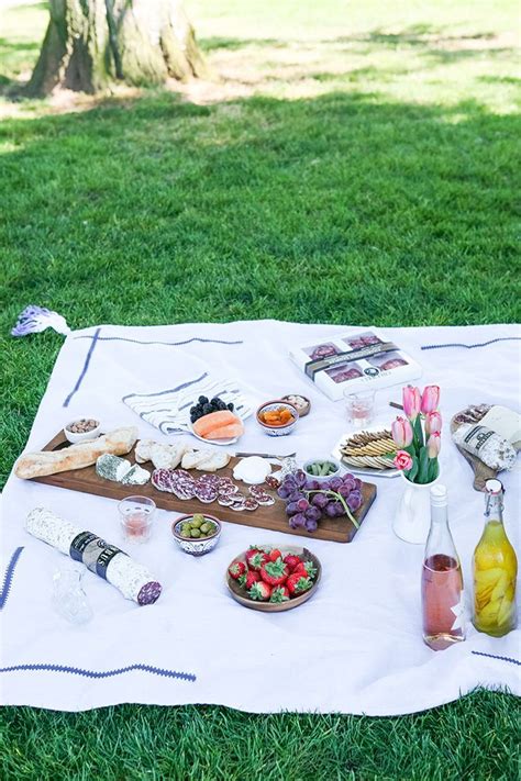 Need An Affordable Date Night Idea How About A Sunset Picnic With Lots Of Yummy Columbusmeats