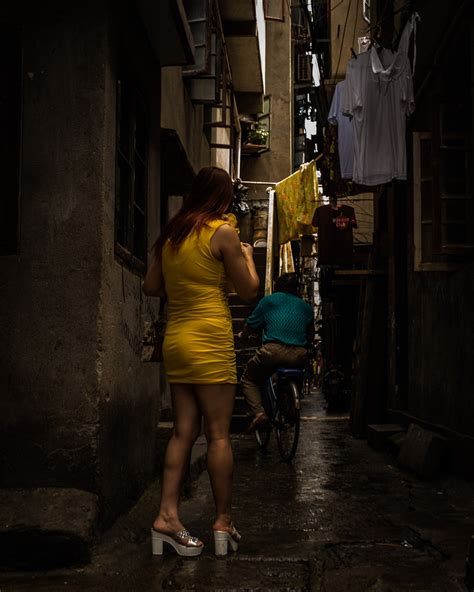 shanghai prostitutes in back alleys 上海 里弄的站街女 han lei photo flickr
