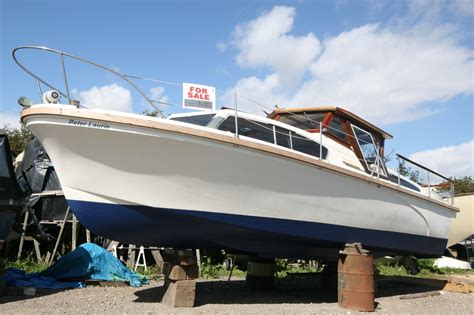 Small lightweight and, durable trailer boats made of aluminum are most often used for freshwater fishing. SENIOR SHEERLINE 32 AFT CABIN CRUISER - Lying Southampton ...