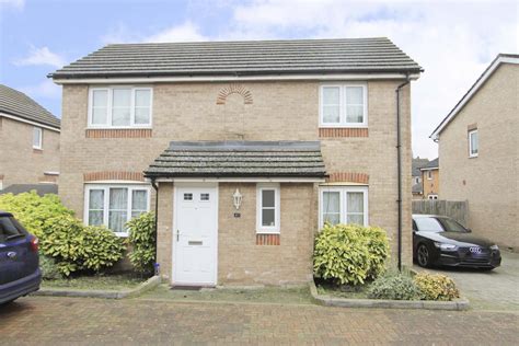1.9 miles hayes & harlington. 3 bedroom House for sale in Nine Acres Close, Hayes | Cameron