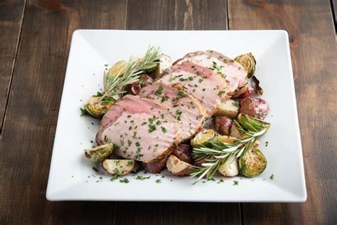 Place your pork loin on the sprinkled soup mix, fat side up. How to Cook a Pork Loin Roast With Olive Oil in Aluminum ...