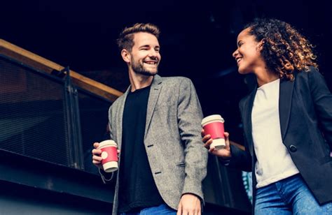 9 Differences Between Being Friendly Vs Flirty According To Experts