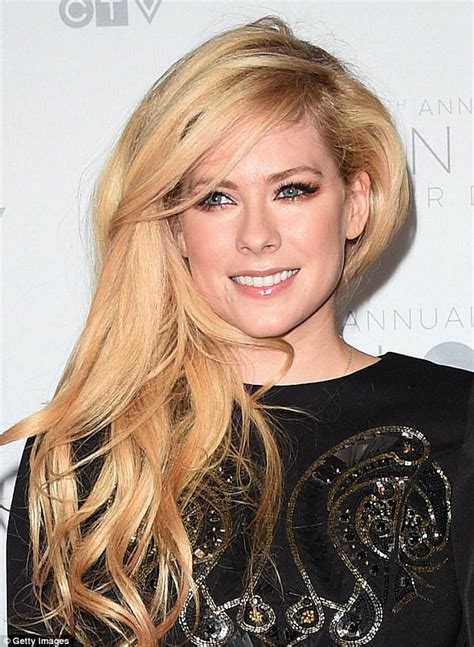 Conspiracy Theory That Avril Lavigne Died Sweeps Internet Daily Mail