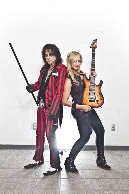 Nita Strauss Alice Cooper S New Touring Guitarist Gets Into The Act