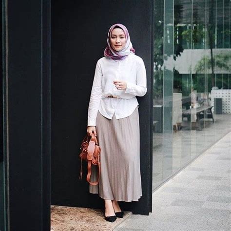 10 ide padu padan ootd hijab dengan kemeja putih simpel nan elegan