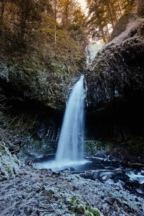 How To Hike To Latourell Falls Oregon Easy Waterfall Hike Near Portland