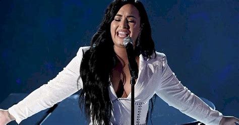 With demi lovato, charles cook, dianna de la garza, eddie de la garza. Demi Lovato em 2021: novo álbum e documentário