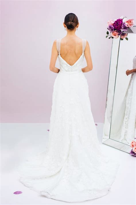 Fashion insiders were left speechless by the a spokeswoman for trish peng told daily mail australia that the dress was created using vintage christian dior lace flown in from france. Trish Peng Rayne Gown Second Hand Wedding Dress Save 62% ...