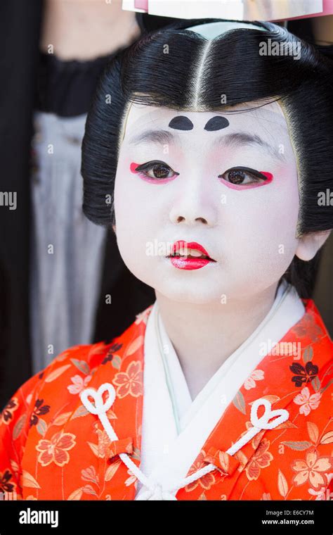 Kabuki Makeup Female