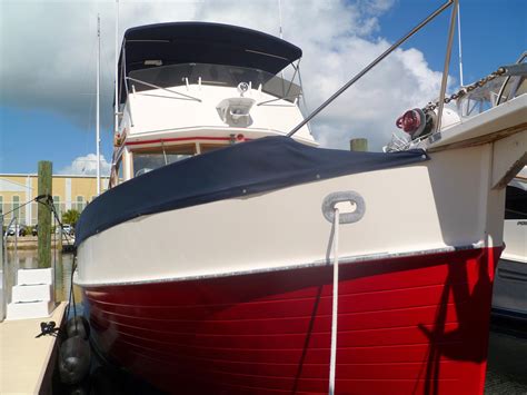 Grand Banks 49 Motoryacht Stbd Bow Closeup