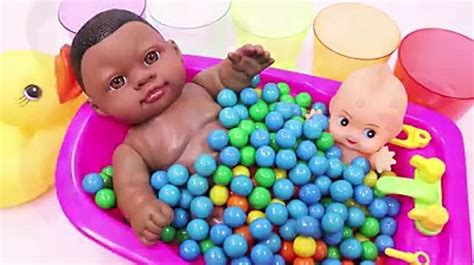 Learn Colors Mandm Baby Doll Bath Time Color Song And Colours Slime
