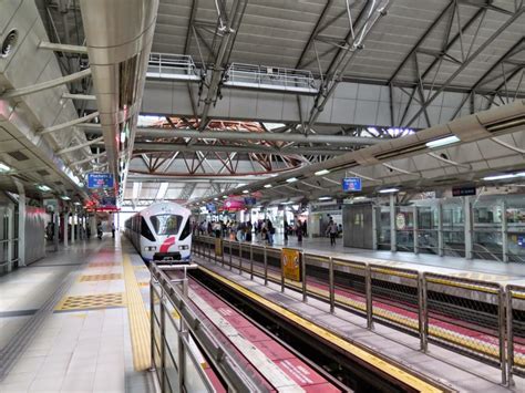 Kl sentral is the main station in kuala lumpur for all commuter, intercity, light rail, mrt and airport services. KL Sentral - Big Kuala Lumpur