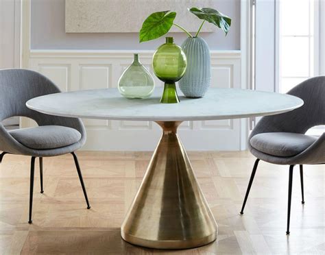 Table made of veneers, wood and engineered wood. 10 Small Dining Room Tables that Will Impress You