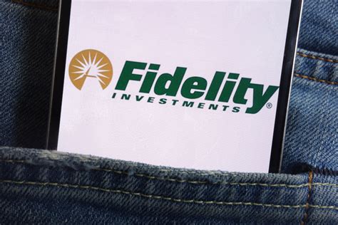 In return, they are given a share in the fund. Fidelity Investment se lance dans le service de garde et ...