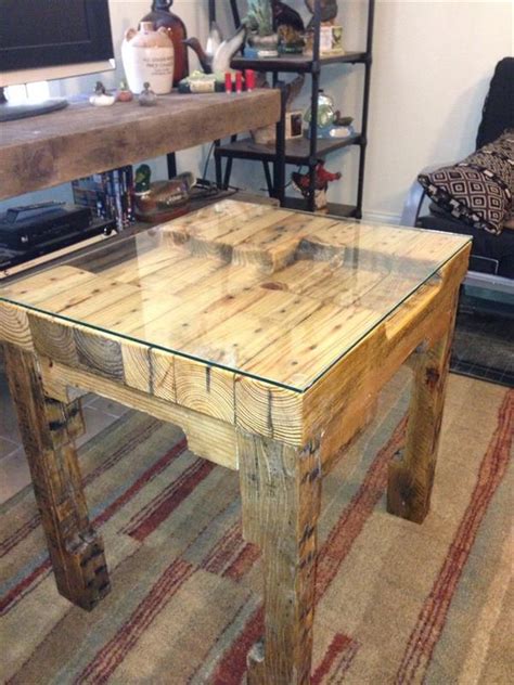 These diy vanity table ideas are cool, interesting, affordable and the most important thing looks fantastic and gorgeous. 25 DIY Pallet Ideas - Easy to Make Pallet Glass Table | Pallets Designs