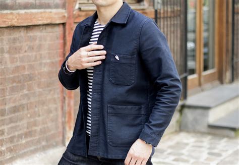 L'ensemble du bleu de travail est constitué d'une veste de travail et d'un pantalon largeot. Veste de travail homme : histoire et caractéristiques de ...