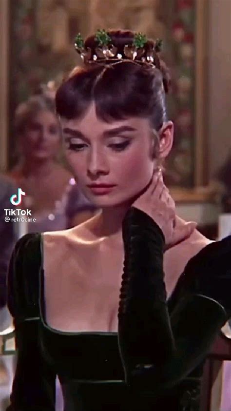 Audrey Hepburn Audrey Hepburn Photos Audrey Hepburn Pictures Classic Hollywood Glamour
