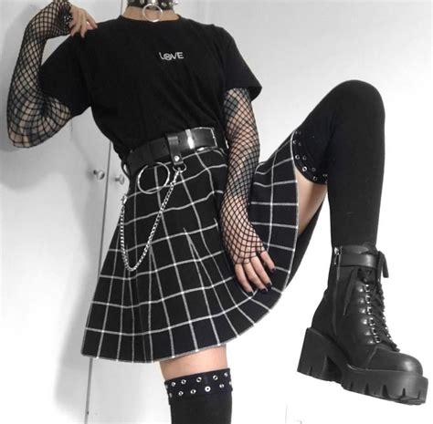 𝑶𝑼𝑻𝑭𝑰𝑻 𝑨𝑳𝑻𝑬𝑹𝑵𝑨𝑻𝑰𝑽𝑬 𝒗𝒊𝒄𝒌𝒚𝒔 Aesthetic grunge outfit Black