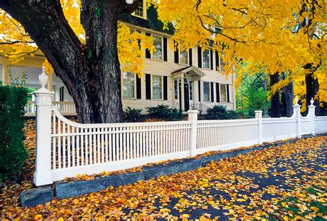 Some Tips For Fence Maintenance In Fall