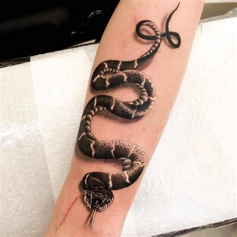 Tatua W Znaczenie Historia Zdj Cool Tattoos Snake Tattoo Design Finger Tattoo