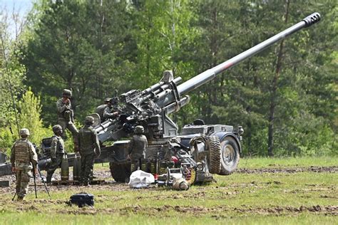 How American M777 Howitzers Could Turn The Tide Of Ukraine War