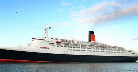 Ocean Liner Queen Elizabeth 2 Runs Aground