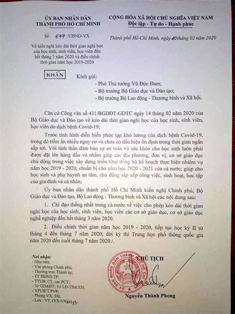 Cơ quan chức năng phun thuốc khử khuẩn (ảnh minh họa). TP.HCM chính thức kiến nghị Chính phủ cho nghỉ học hết ...