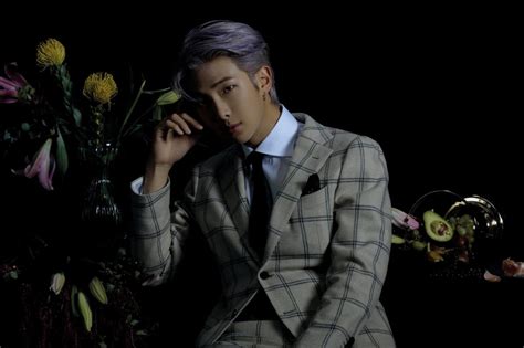 Berikut merupakan profil dan biodata member bts lengkap berupa nama asli, tempat tanggal lahir, posisi, tinggi badan, berat badan, golongan darah, zodiak. Biodata RM BTS Lengkap dan Fakta Menarik - Hey Noona!