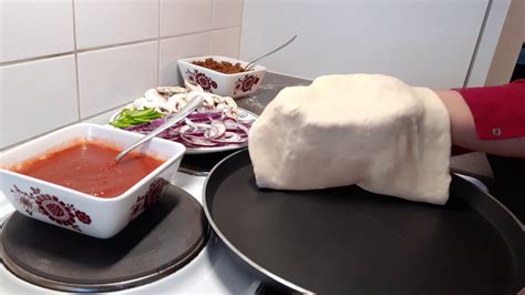 Chicken pizza without oven and yeast recipe video how to make chicken pizza at home. #tawapizza #qeematawapizza Tawa Qeema Pizza Recipe | Desi ...