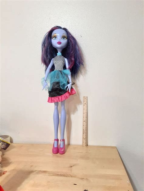 Convert 48 inch to centimeter with formula, common lengths conversion, conversion tables and more. 2 ft. 4 inch Tall Monster High Doll In GOOD Condition ...