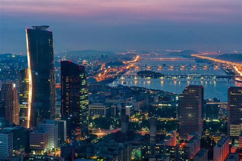 Corea del sur experimentó una transformación económica entre los años 1975 y 1999.en ese período, la agricultura pasó de ocupar el 45,7 % de la población activa al 11,6 % y actualmente representa solo el 3,0 % del pib. Viajar a Corea del Sur - Lonely Planet